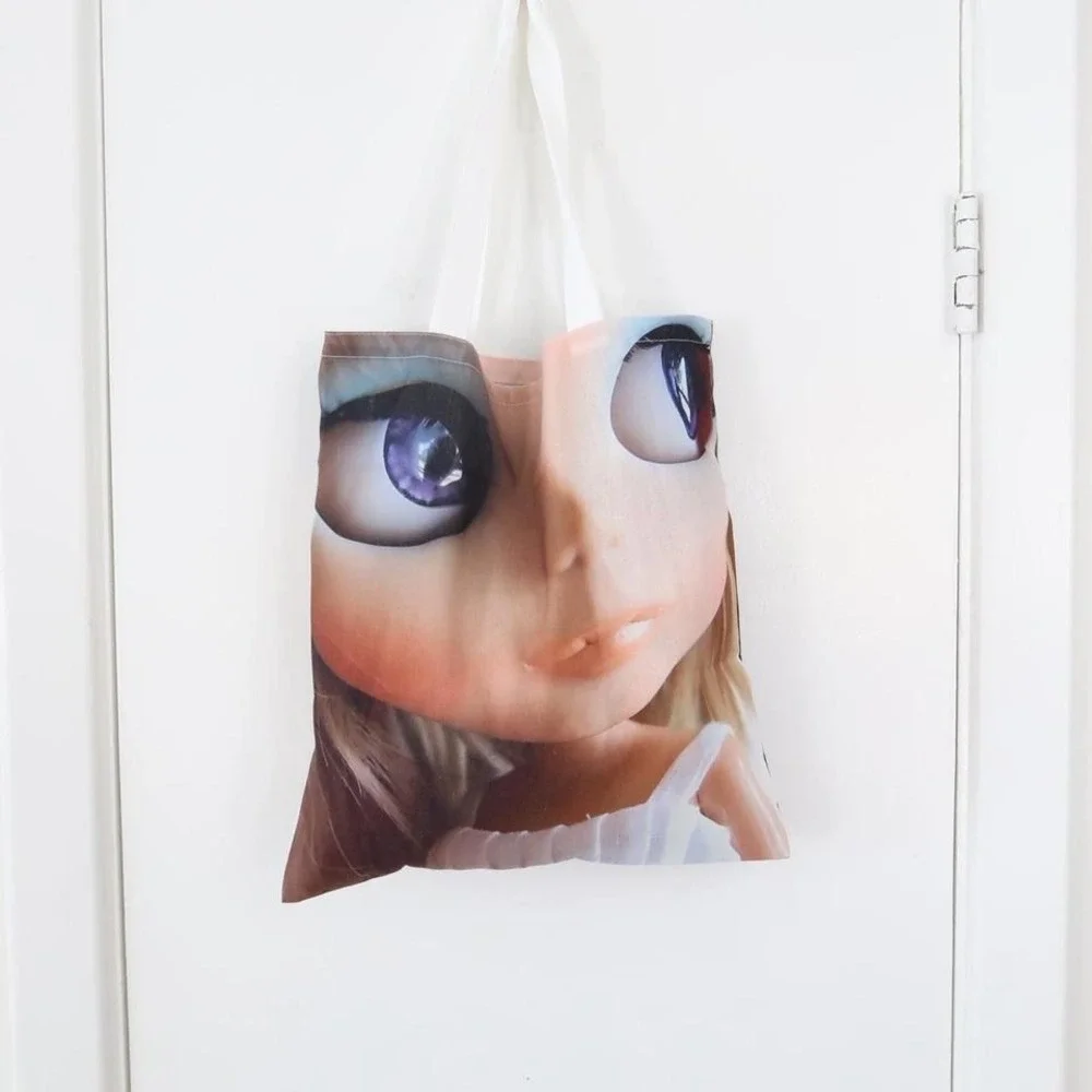 Blythe Doll Graphic Tote Bag - Picture 3 of 4